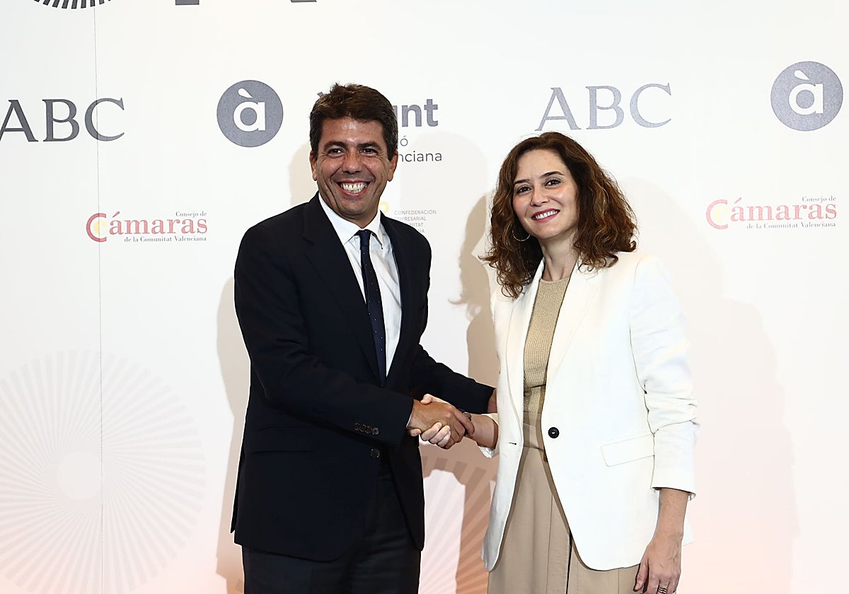 Imagen de archivo del presidente de la Generalitat Valenciana, Carlos Mazón, y la presidenta de la Comunidad de Madrid, Isabel Díaz Ayuso