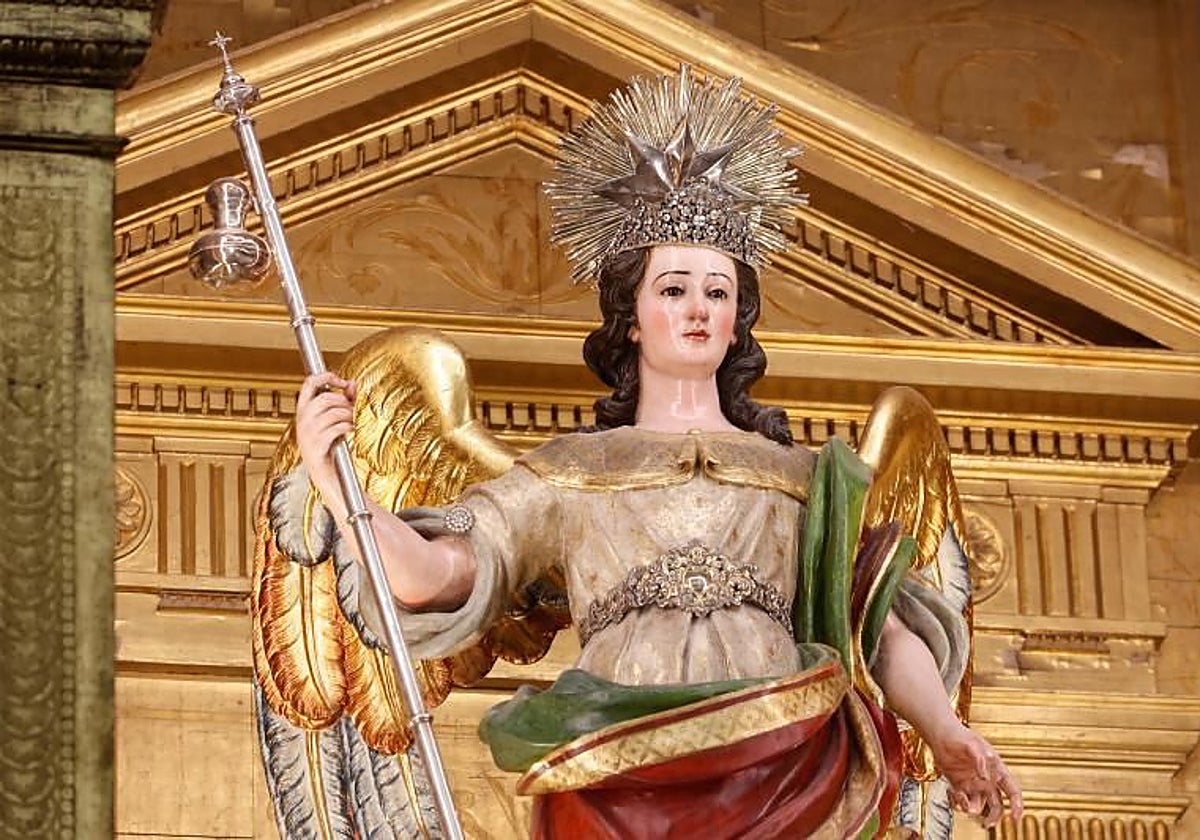 Imagen de San Rafael en el templo al que da nombre durante su misa el pasado año