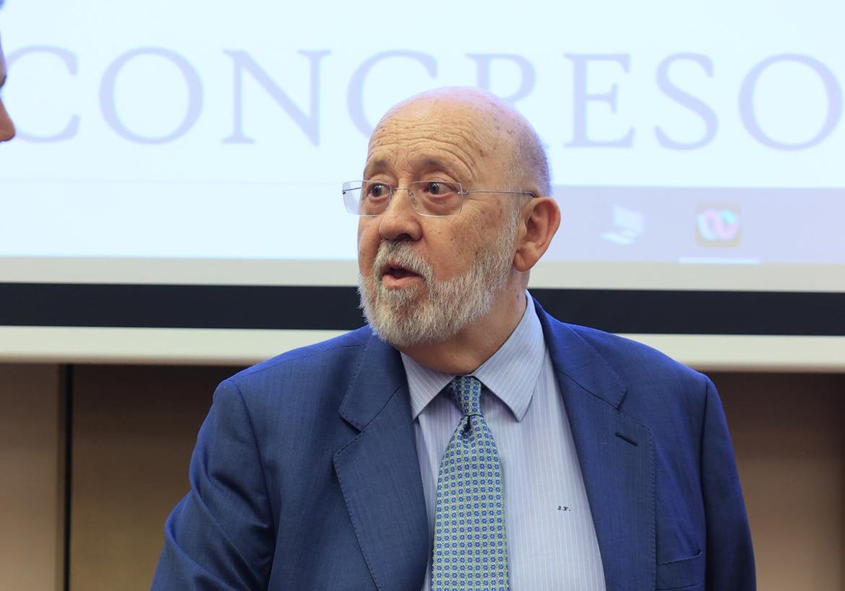 El presidente del CIS, José Félix Tezanos, en una de sus comparecencias en el Congreso