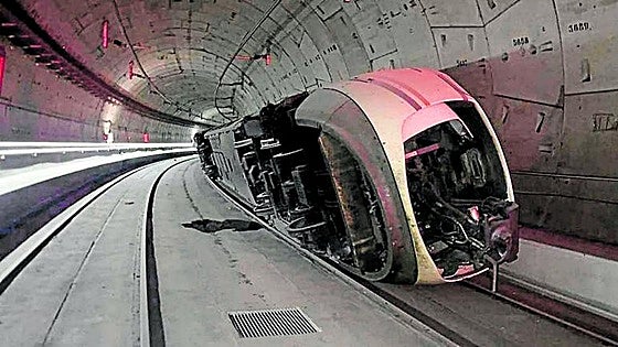 Minuto a minuto del tren que atravesó el corazón de Madrid y que hubo que descarrilar para evitar una tragedia
