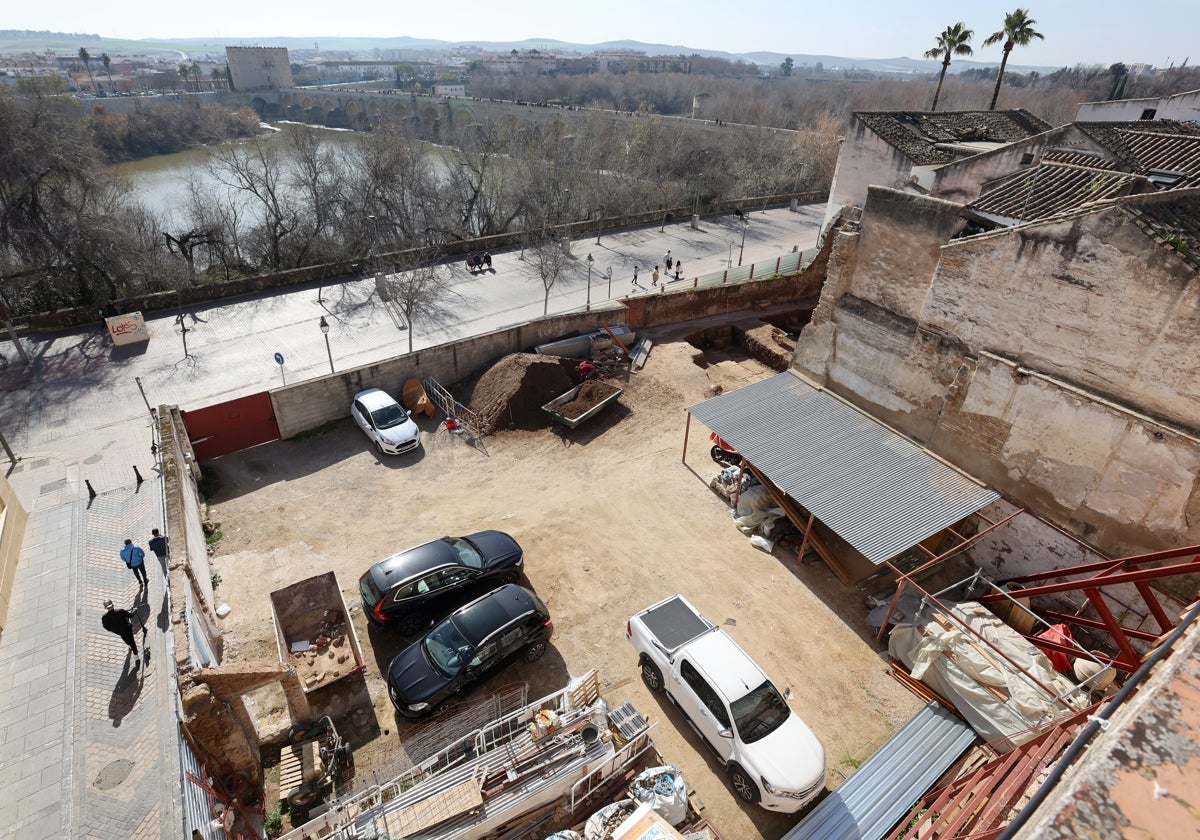 Solar que albergará el ARchivo de la Catedral de Córdoba junto a la Ribera