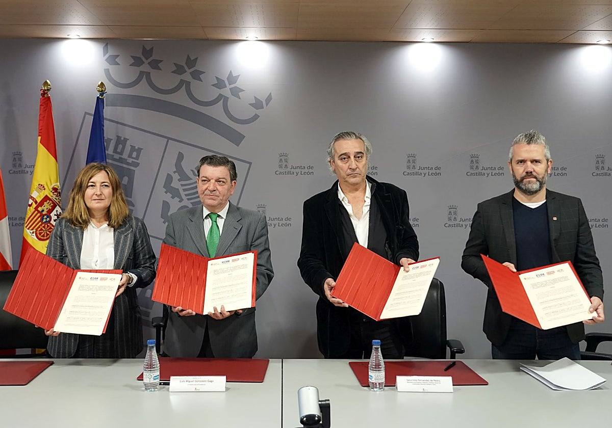 El consejero Luis Miguel González Gago firma el protocolo general de actuación entre la Junta, CEOE, UGT y CCOO para la promoción las posibilidades de Castilla y León.