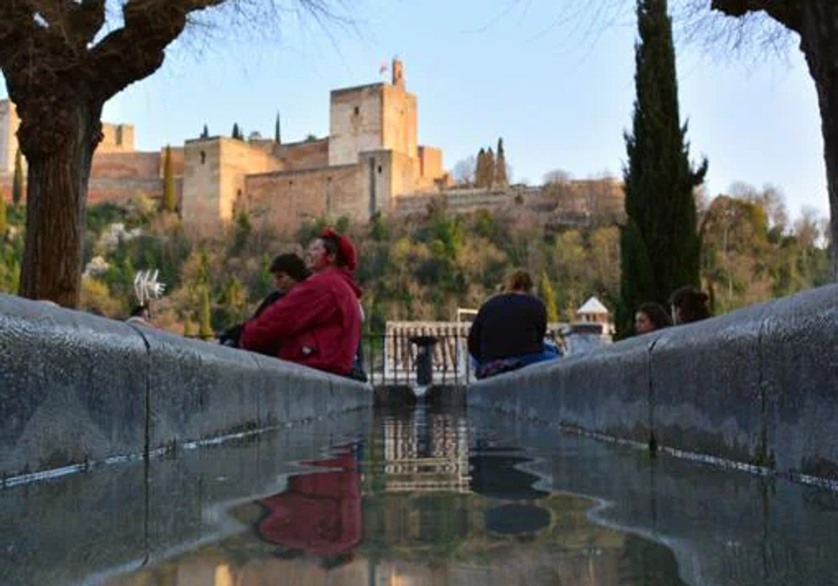 La Plaza de Los Carvajales es una de las más bonitas y con mejores vistas del Albaicín