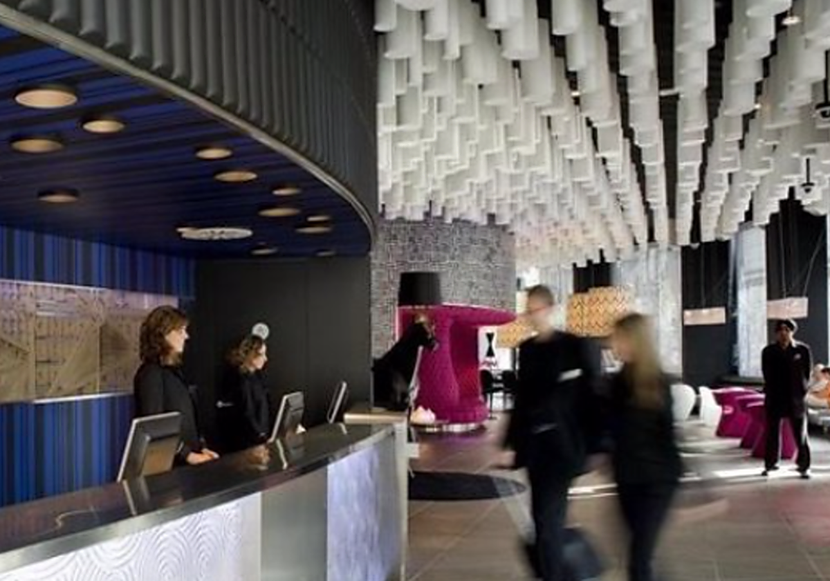 Recepción de un hotel en foto de archivo