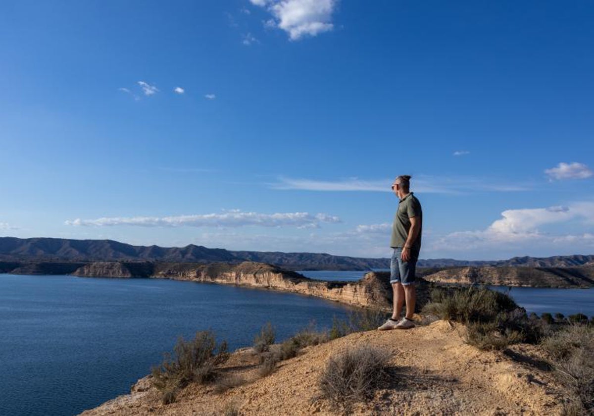 Vistas del conocido como «Mar de Aragón», la mayor superficie de agua dulce en España