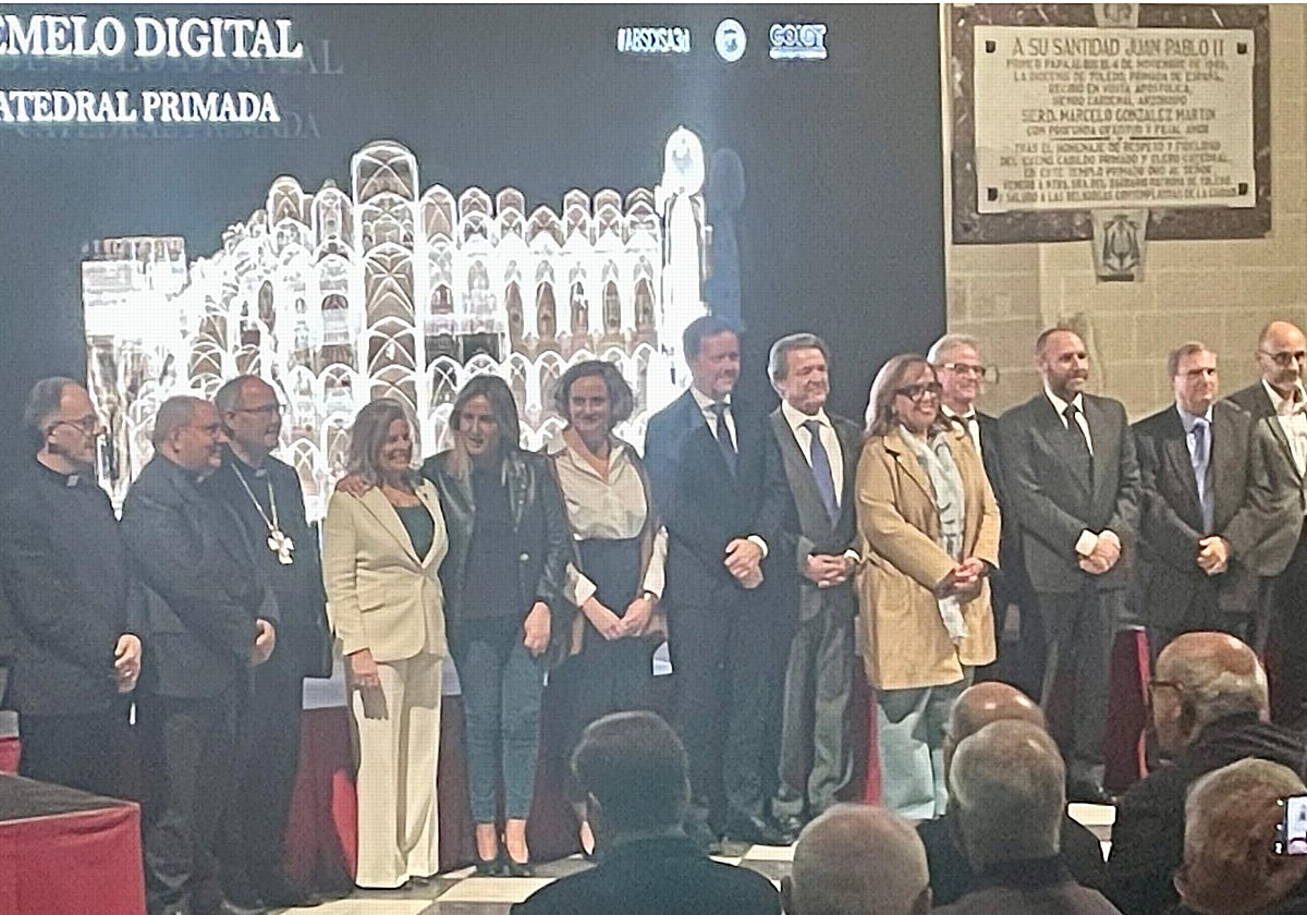 Las autoridades con las autores del proyecto Maite Aranda y Paula Noriega