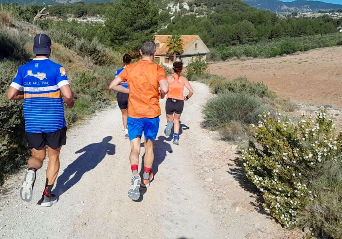 Zona dentro del valle donde se proyecta la macroplanta, en una Imagen difundida por Som Esport, organizadores de la I Carrera Cross Castalla Internacional