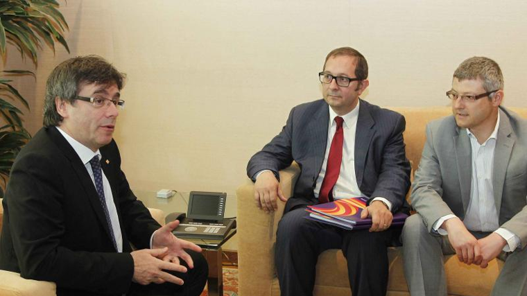 Carles Puigdemont, Rafael Arenas y Joaquim Coll, en el Palacio de la Generalitat, el mes de junio de 2016