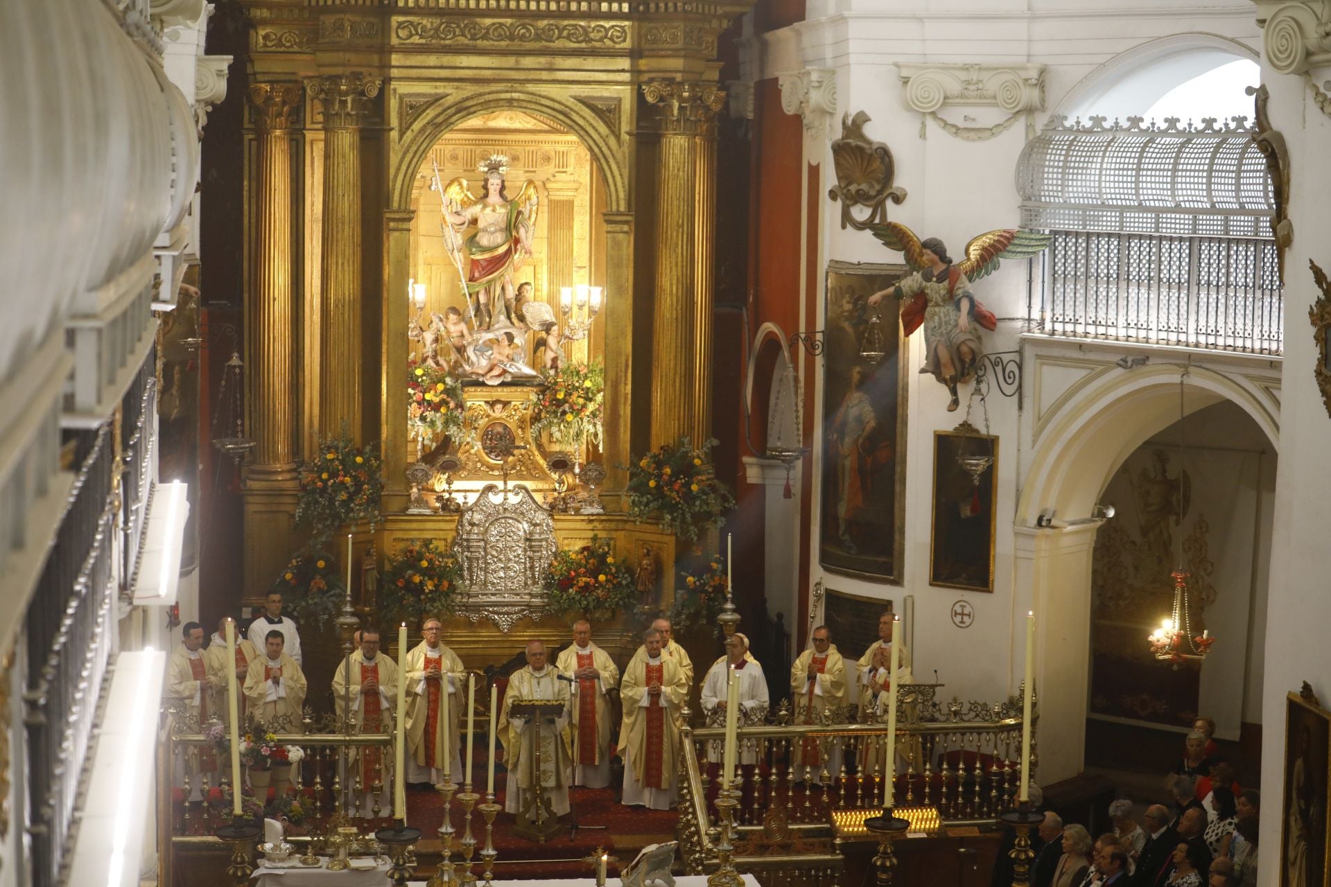 La tradicional misa de San Rafael en la iglesia del Juramento, en imágenes