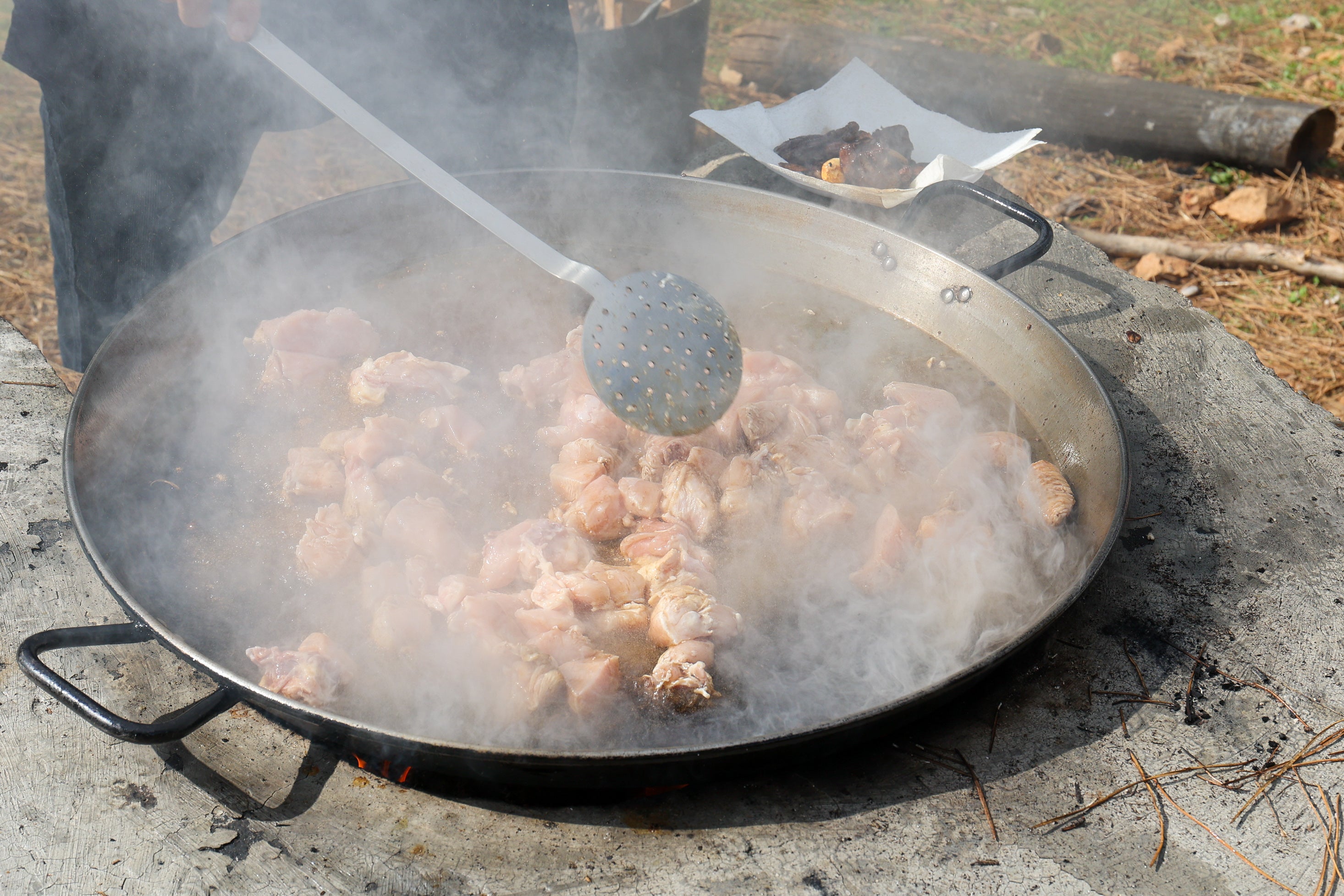 Los inigualables peroles por el Día de San Rafael en Córdoba, en imágenes