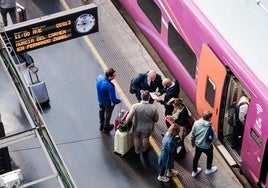 Un tren averiado entre Atocha y Chamartín vuelve a provocar retrasos de casi una hora