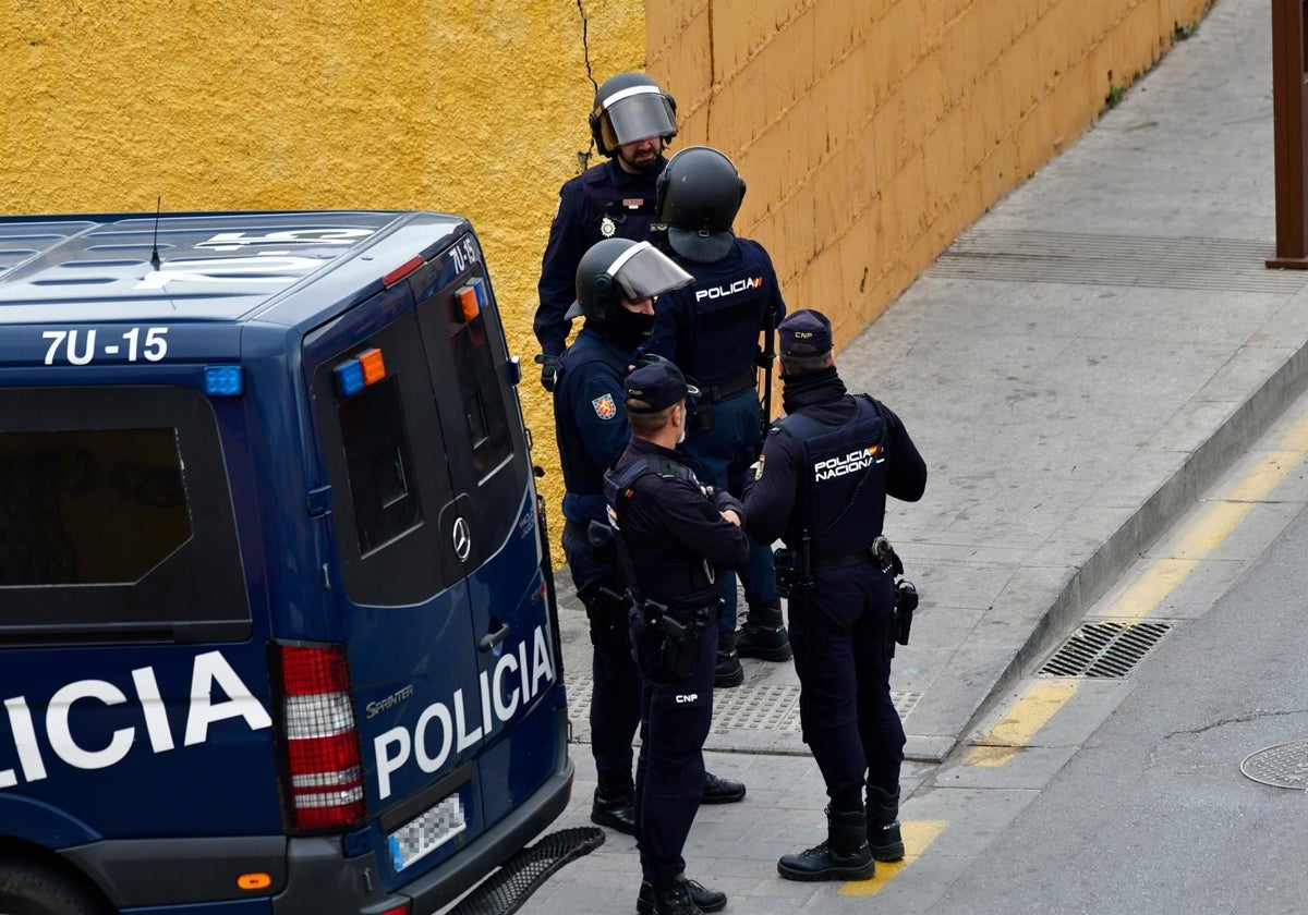 Agentes de la Policía Nacional en una actuación