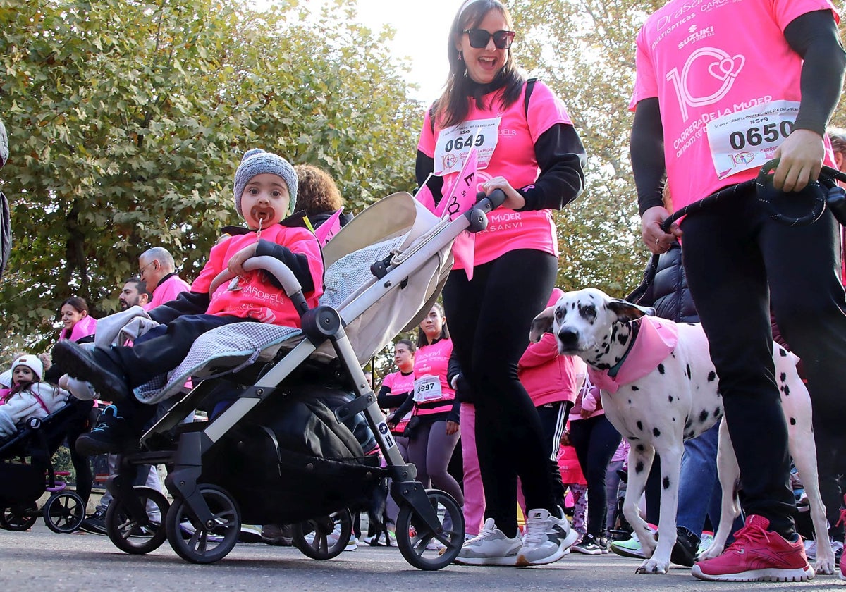 Décima edición de la Carrera de la Mujer contra el Cáncer de Mama en León.