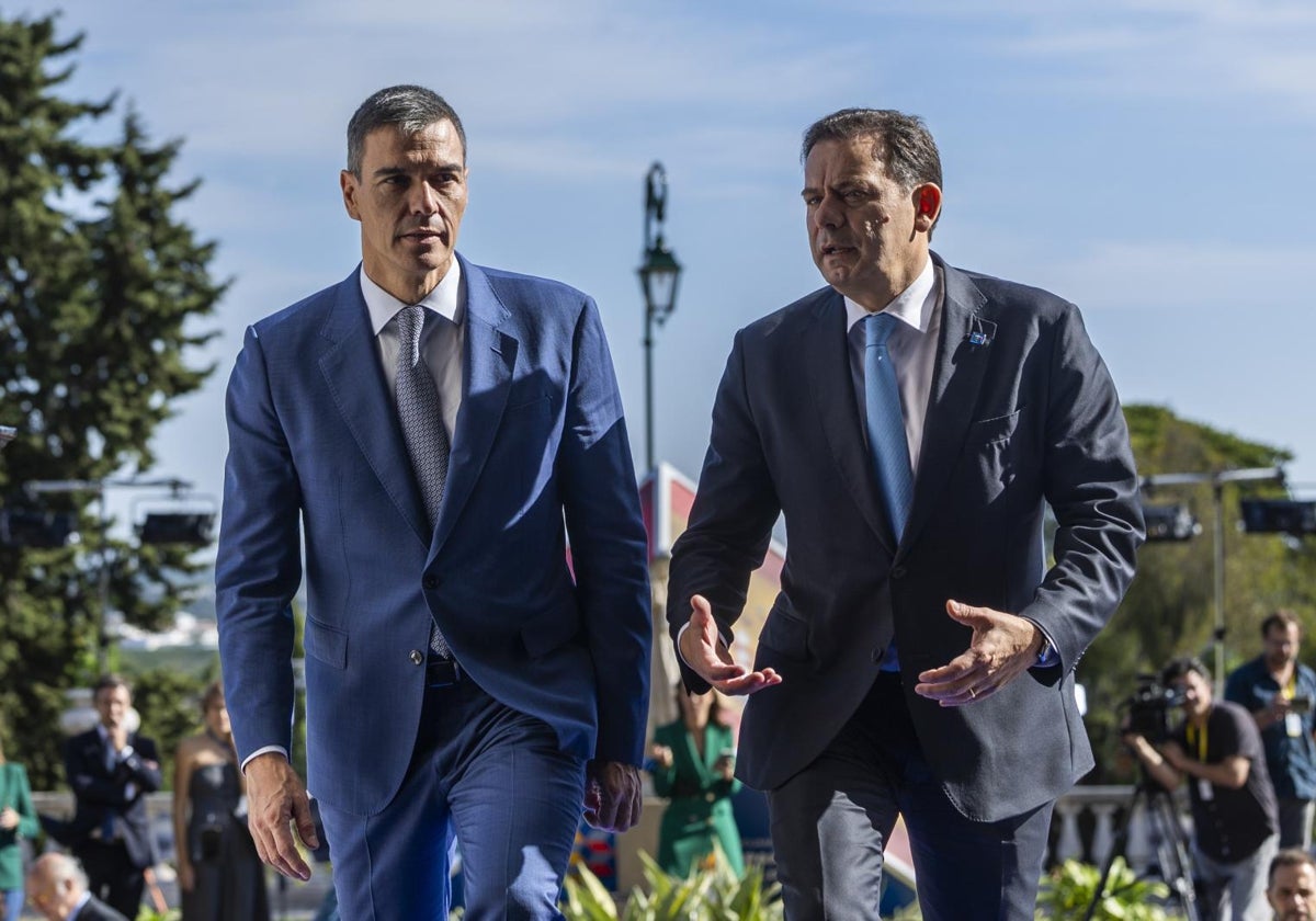 Pedro Sánchez, este domingo junto al primer portugués, Luís Montenegro, en Faro