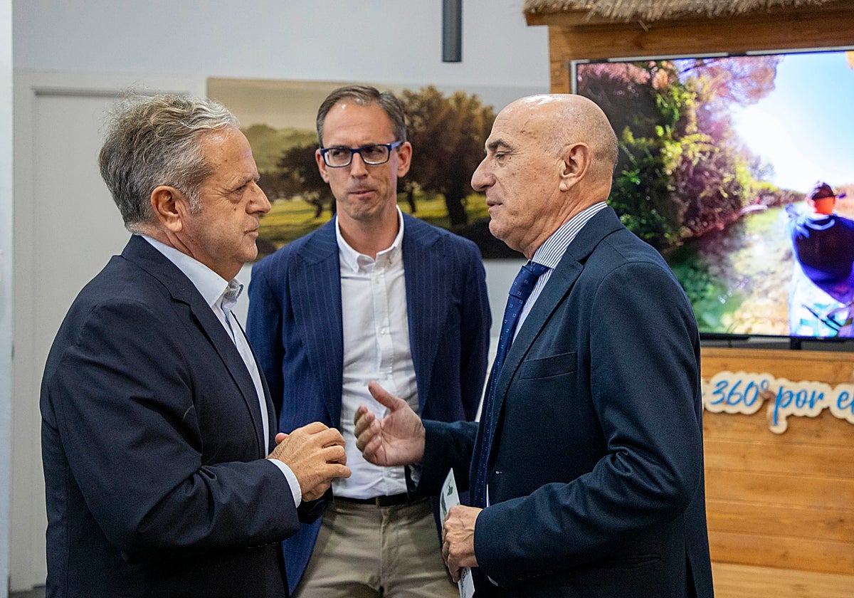 Salvador Fuentes, el alcalde de Pozoblanco y el presidente de la CHG Samuel Moraleda