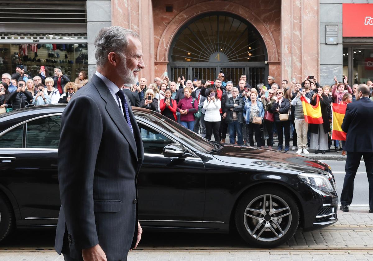 El Rey Felipe VI a su llegado a la Sociedad Bilbaína este lunes