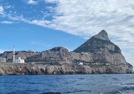 Gibraltar vierte toallitas, compresas y otros desechos en aguas protegidas por la Unión Europea