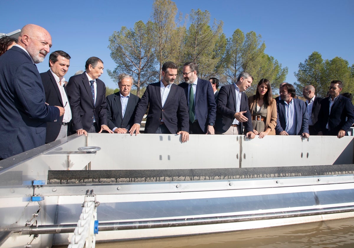 El consejero de Agricultura, Pesca y Aguas, Ramón Fernández-Pacheco en su visita a Sierra Boyera