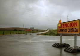 Más de diez carreteras cortadas en Málaga, Granada y Almería por las fuertes lluvias