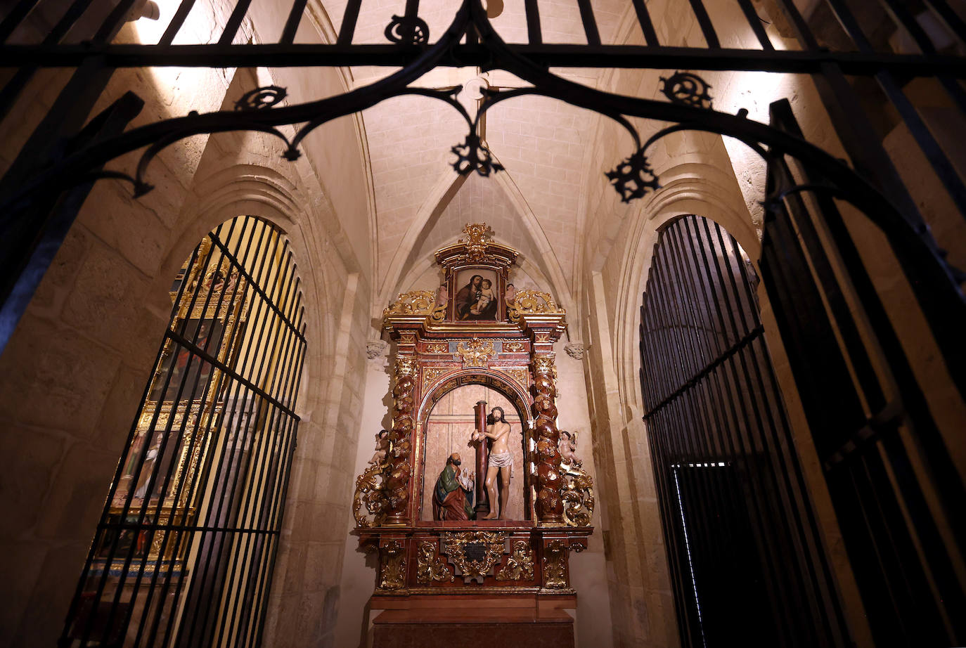 La restaurada capilla de San José y el contrafuerte de la Mezquita-Catedral de Córdoba, en imágenes