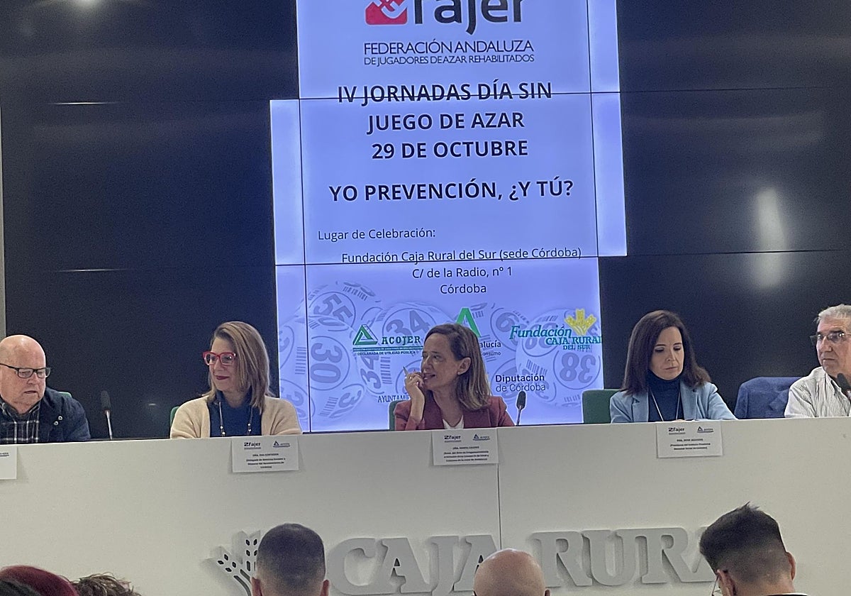 Autoridades y responsables de Acojer durante las jornadas del Día sin Juegos de Azar en Córdoba
