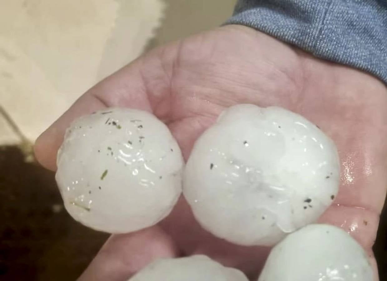 Bolas de granizo caídos en El Ejido, Almería