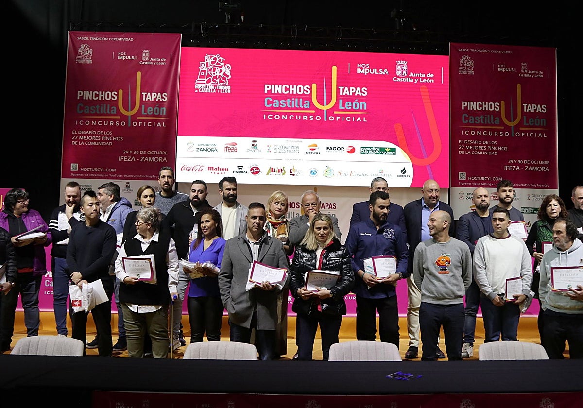 El consejero de Cultura, Turismo y Deporte, Gonzalo Santonja, y la consejera de Industria, Comercio y Empleo, Leticia García, inauguran el I Concurso Oficial de Pinchos y Tapas de Castilla y León.