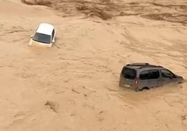 El desbordamiento del río Guadalhorce deja a varias personas atrapadas en Álora (Málaga)