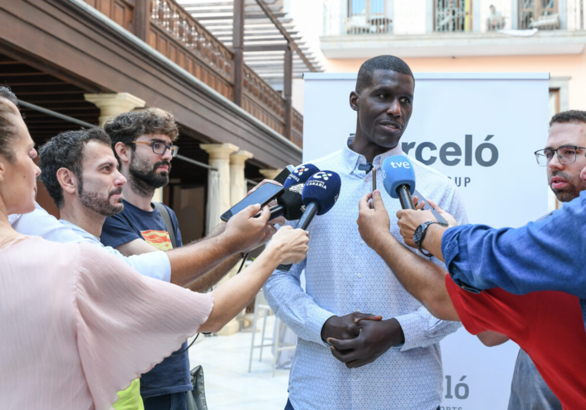 Sitapha Savané atiende a los medios en foto de archivo