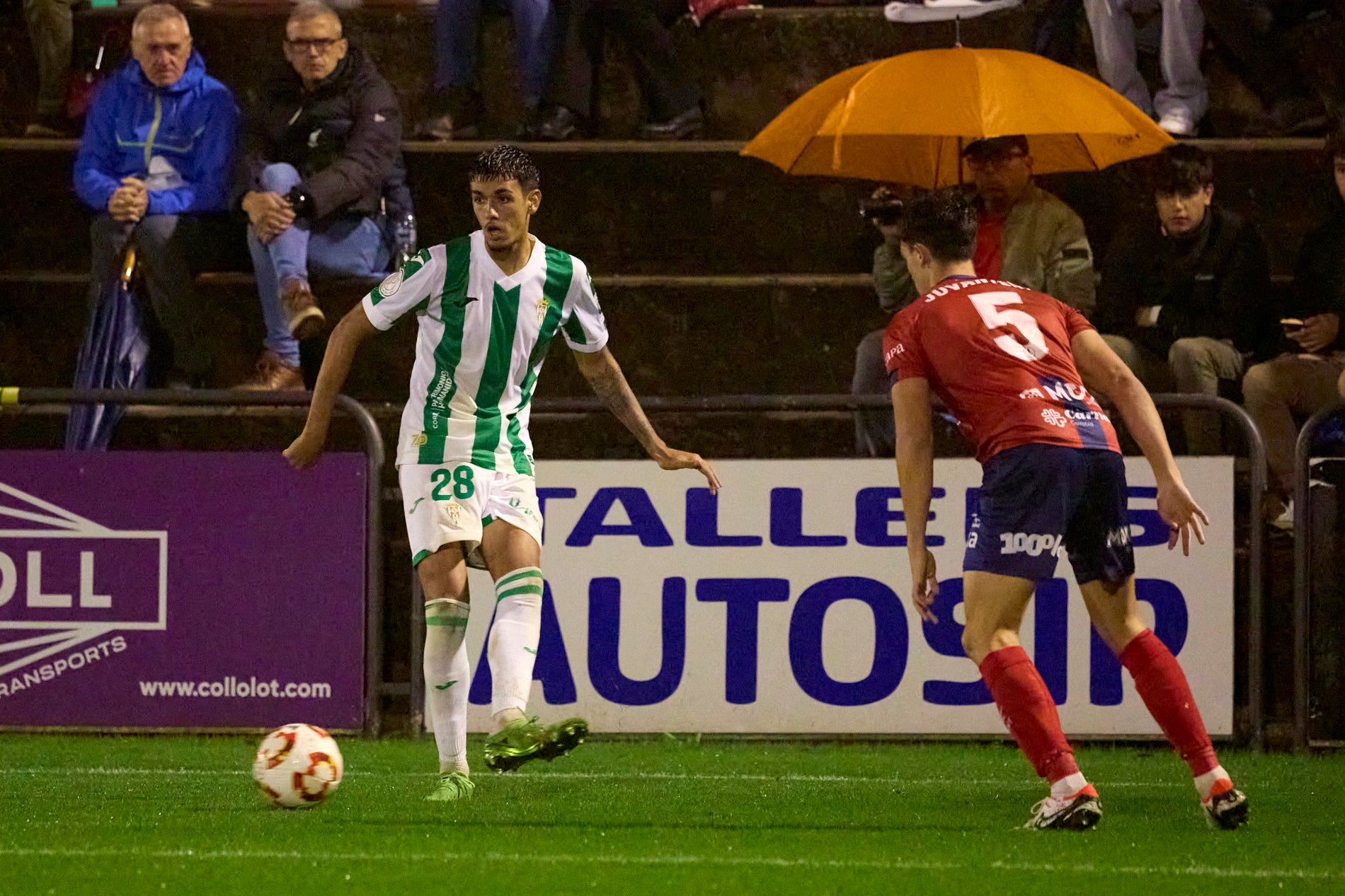 Las imágenes de la sorprendente eliminación copera del Córdoba CF en Olot