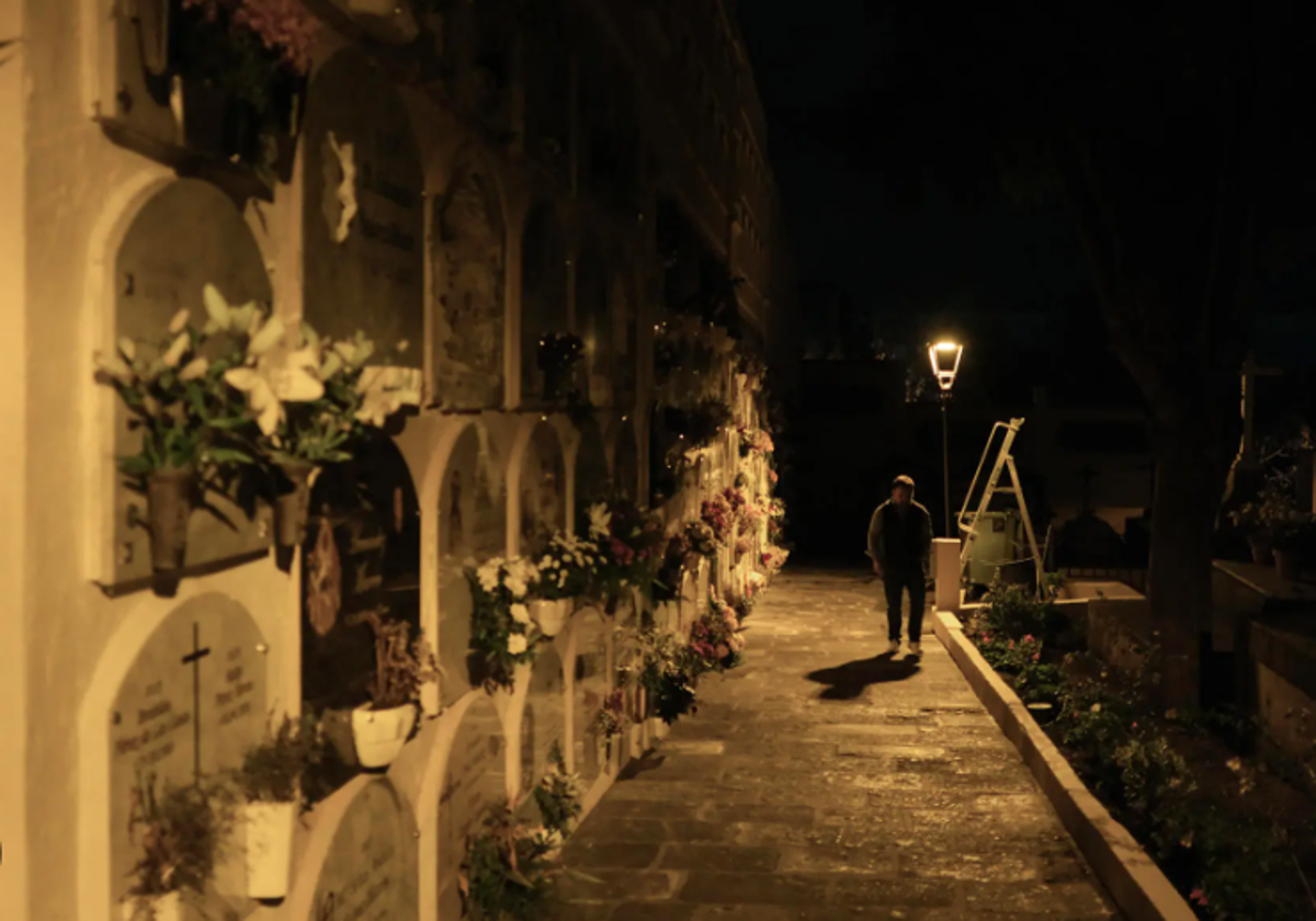 Ruta por el cementerio municipal de La Orotava, en Tenerife por el Día de los Finados, en foto de archivo.