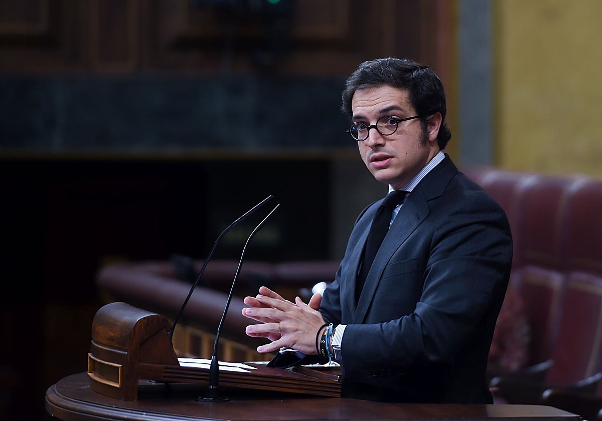 El secretario general del Grupo Parlamentario Vox, José María Figaredo, interviene el martes en sesión plenaria en el Congreso