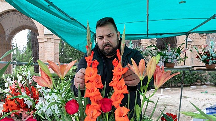 Los floristas mantienen las buenas perspectivas de venta de flores con motivo de la festividad de Todos los Santos