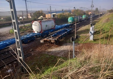 Descarrila un tren con mercancía peligrosa en Guadalajara