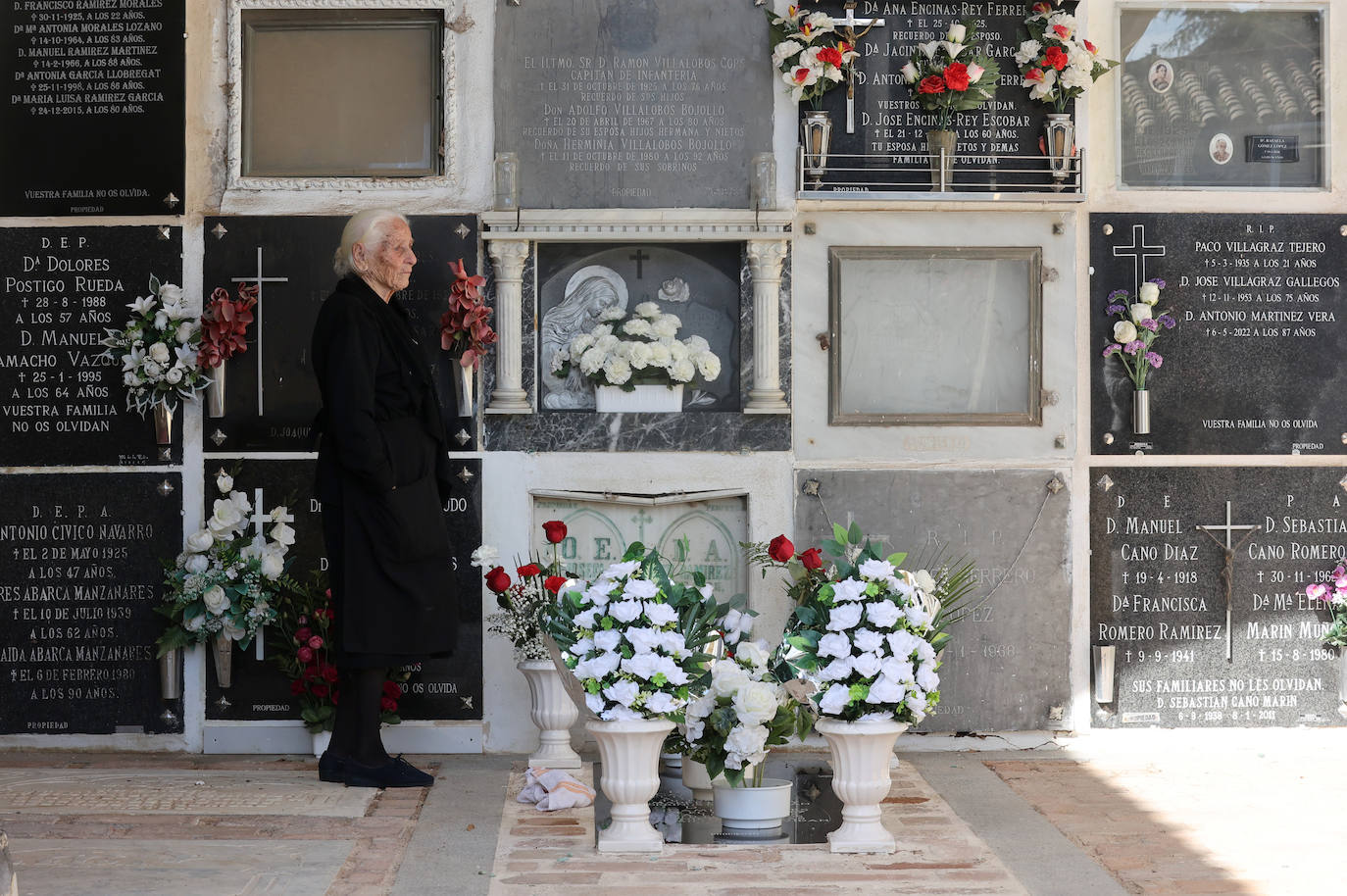 El eterno recuerdo a los difuntos en Córdoba el Día de Todos los Santos, en imágenes