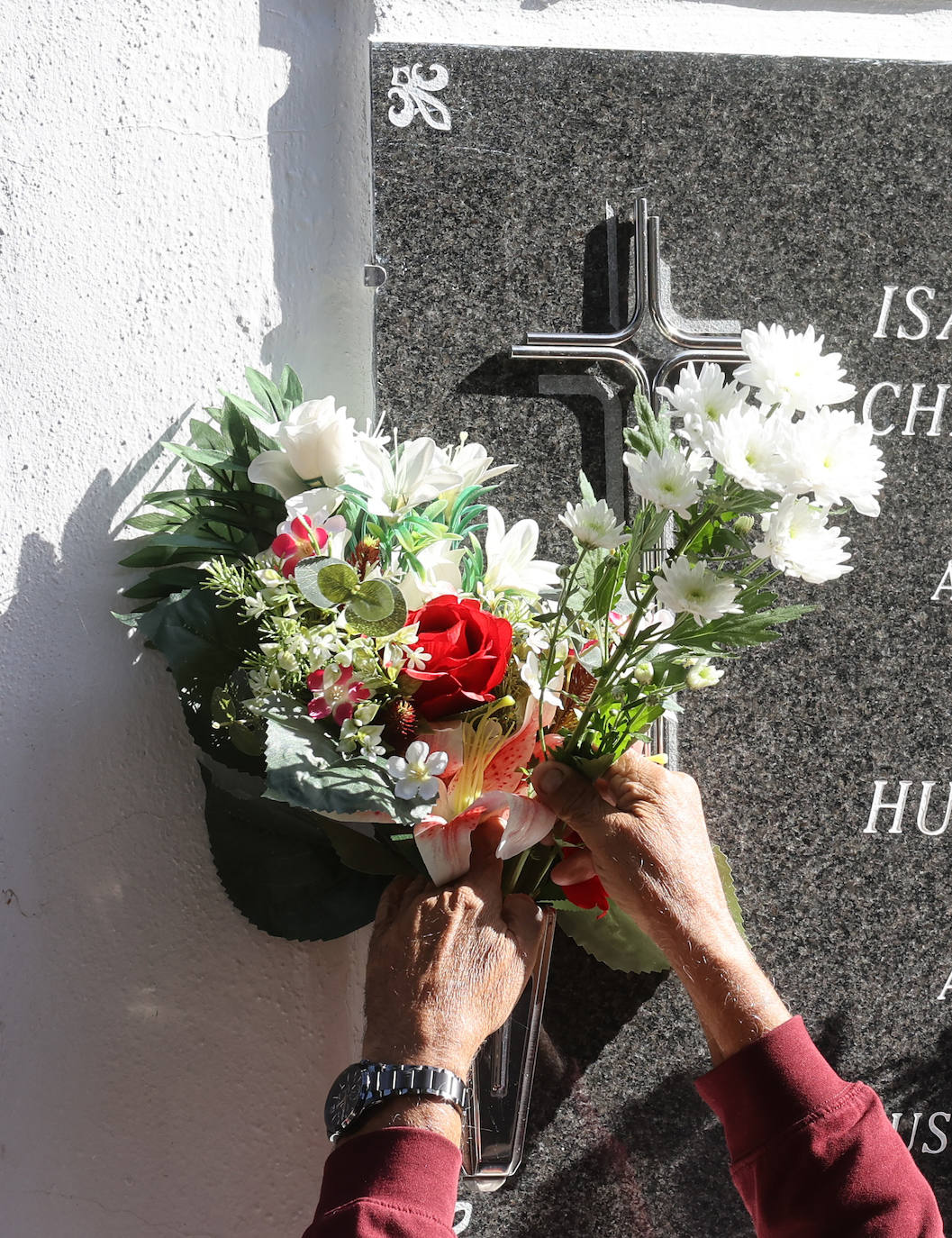 El eterno recuerdo a los difuntos en Córdoba el Día de Todos los Santos, en imágenes