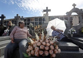 El eterno recuerdo a los difuntos en Córdoba el Día de Todos los Santos, en imágenes