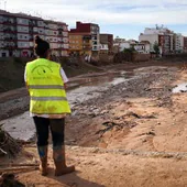 El miedo de Rosa al caer la noche en Paiporta: «Llaman a casa diciendo que son bomberos para robarnos»