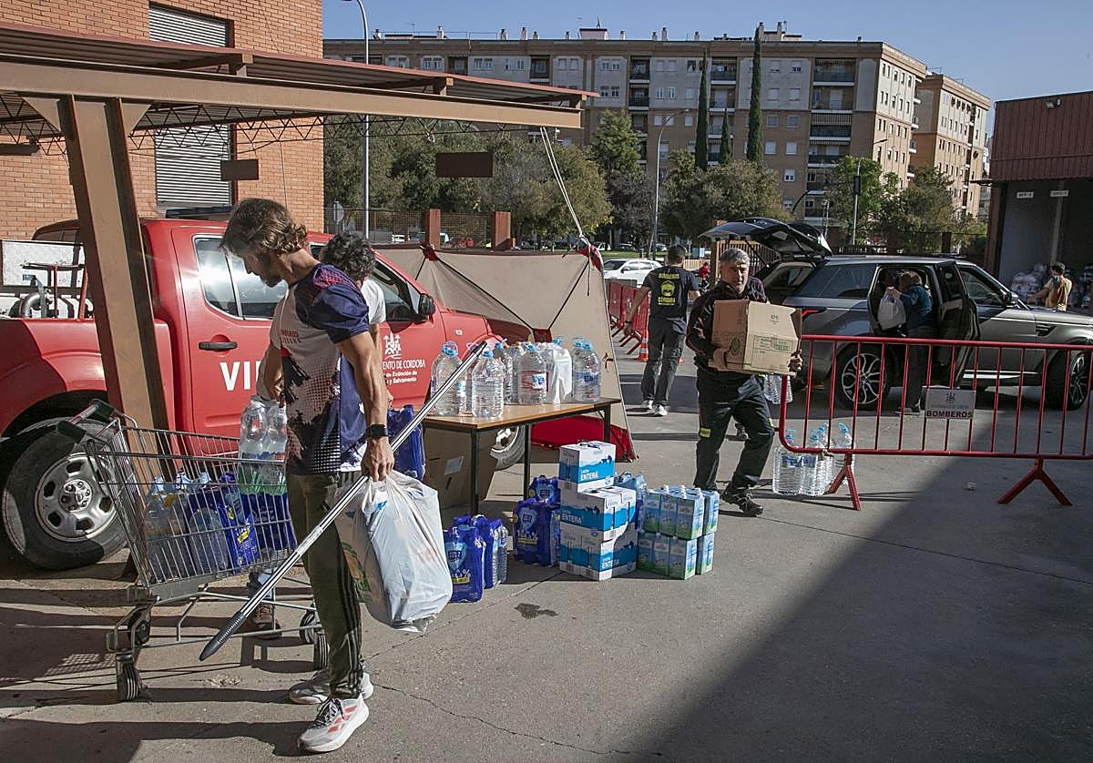 Las donaciones no paran de llegar al Parque de Bomberos Central de Córdoba