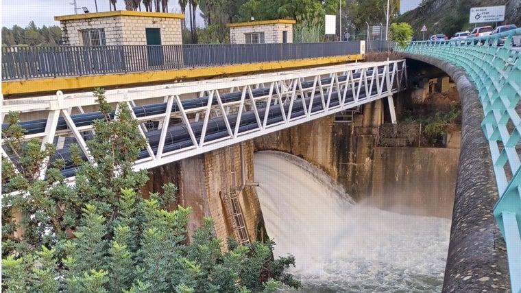 Pantano de Arcos de la Frontera desembalsando este jueves