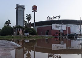 Así es el parking del Centro Comercial Bonaire, donde la UME trabaja contrarreloj para acceder en busca de víctimas