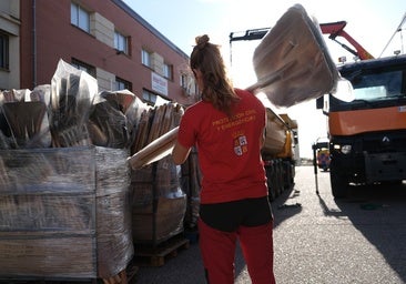 Parte hacia Valencia la ayuda de la Junta con 12.000 kilos en material, agua y alimentos