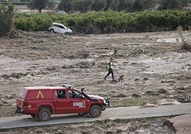 Esperanza entre la devastación de la DANA en Valencia: «Hemos rescatado a una mujer viva sepultada por coches»