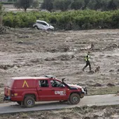 Esperanza entre la devastación: «Hemos rescatado a una mujer viva sepultada por coches»