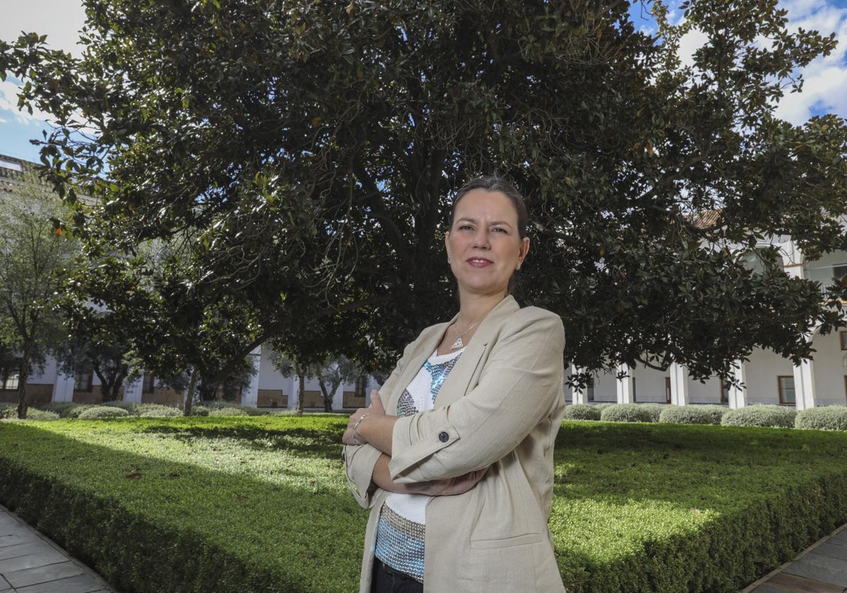 Ana Vanessa García, en uno de los patios del Parlamento andaluz