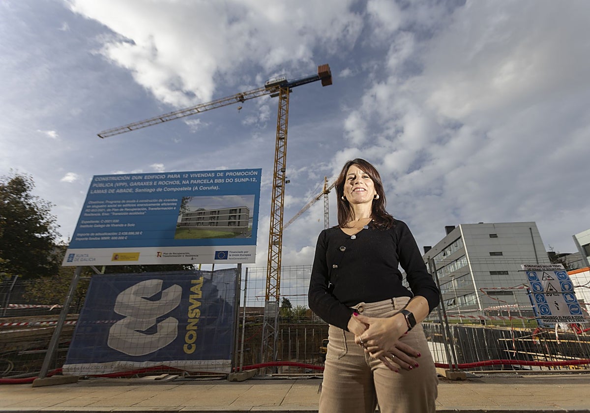 Martínez Allegue, frente a un edificio de vivienda pública impulsado por su departamento