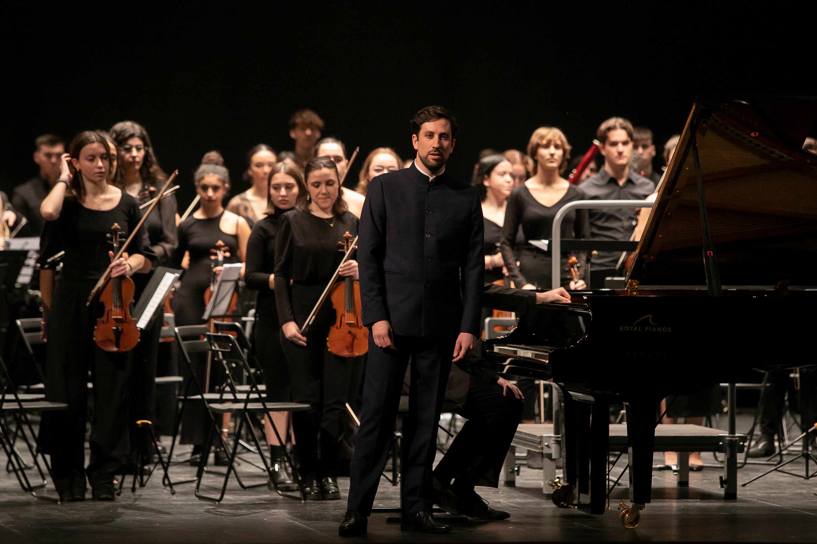 El concierto de Emin Kiourktchian y la Orquesta Joven de Córdoba, en imágenes