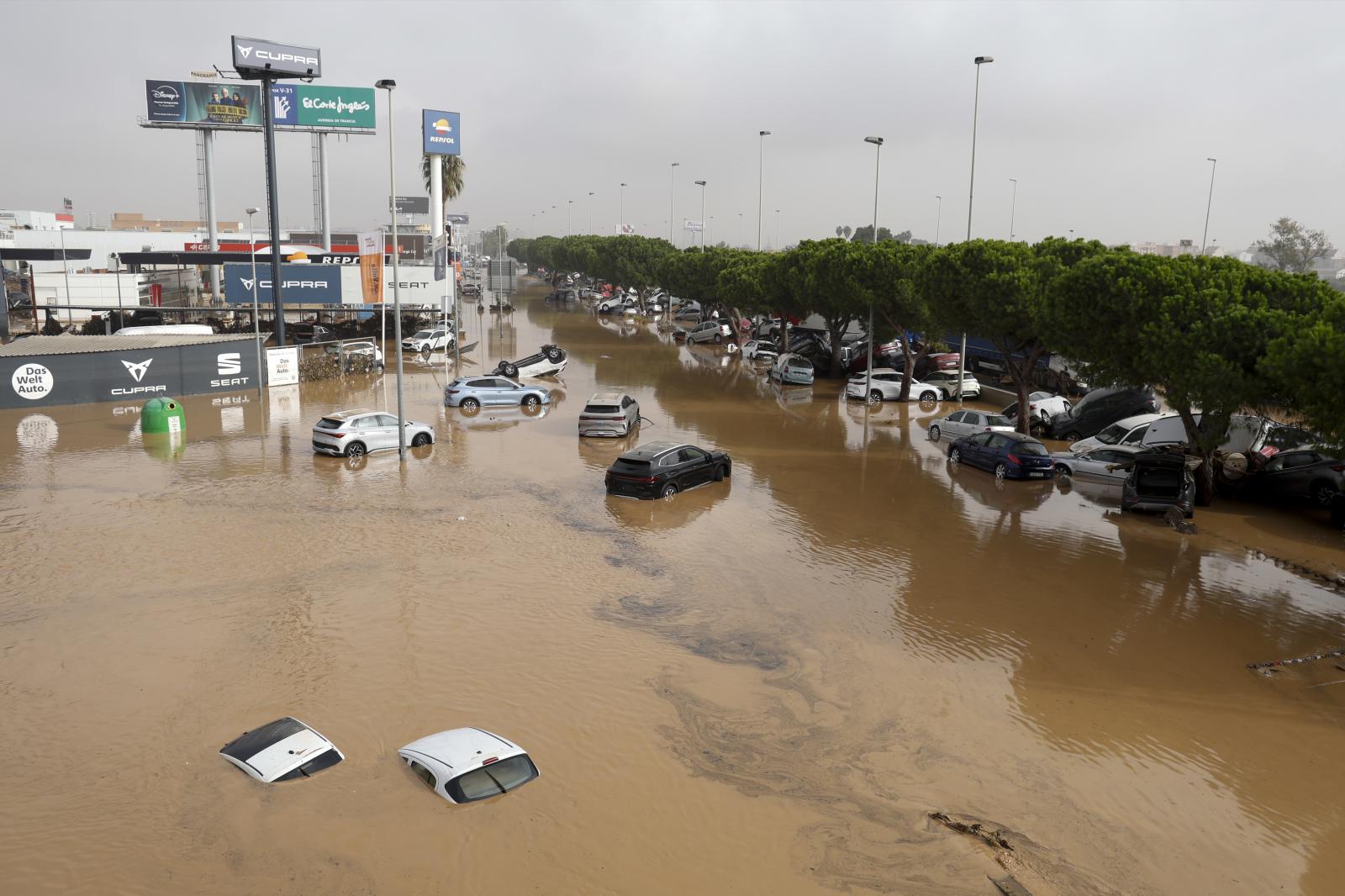 Vista general del polígono industrial de Sedaví anegado a causa de las lluvias torrenciales de las últimas horas, Valencia