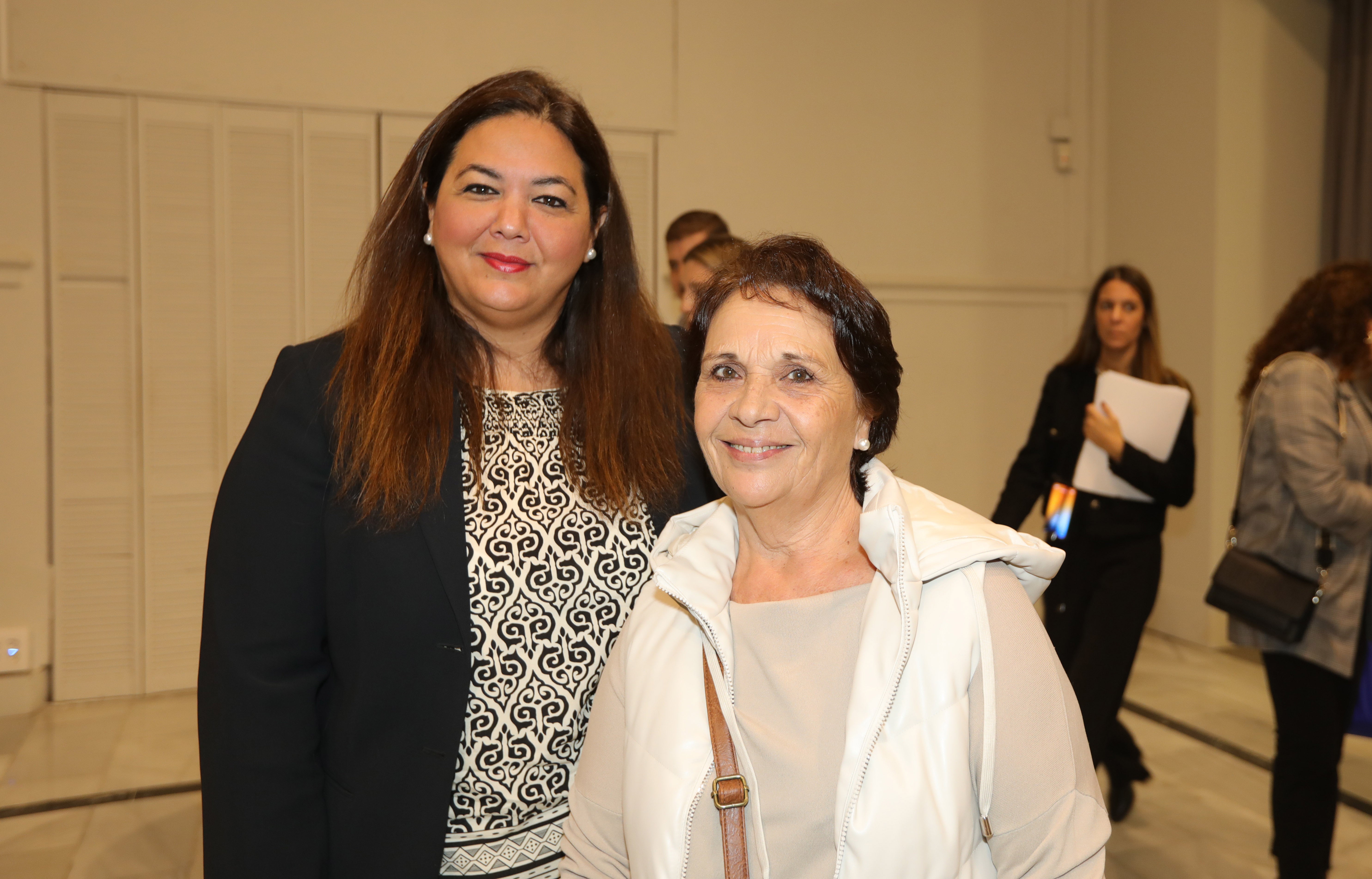 Dolores Cruz y Marisa Torres