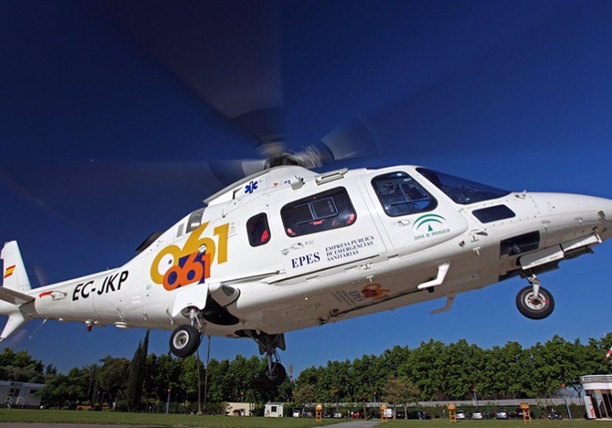 Imagen de un helicóptero del servicio de emergencias sanitarias 061